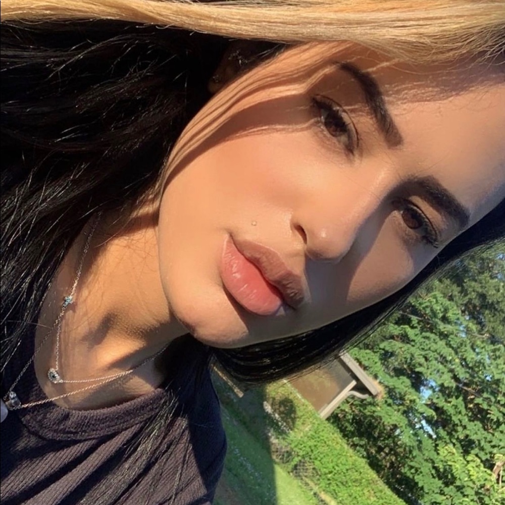 Meet your Posher, Roxy / IG fieryqueengoddess